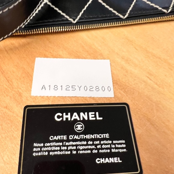 Chanel black leather bag with stitching - Picture 5 of 13